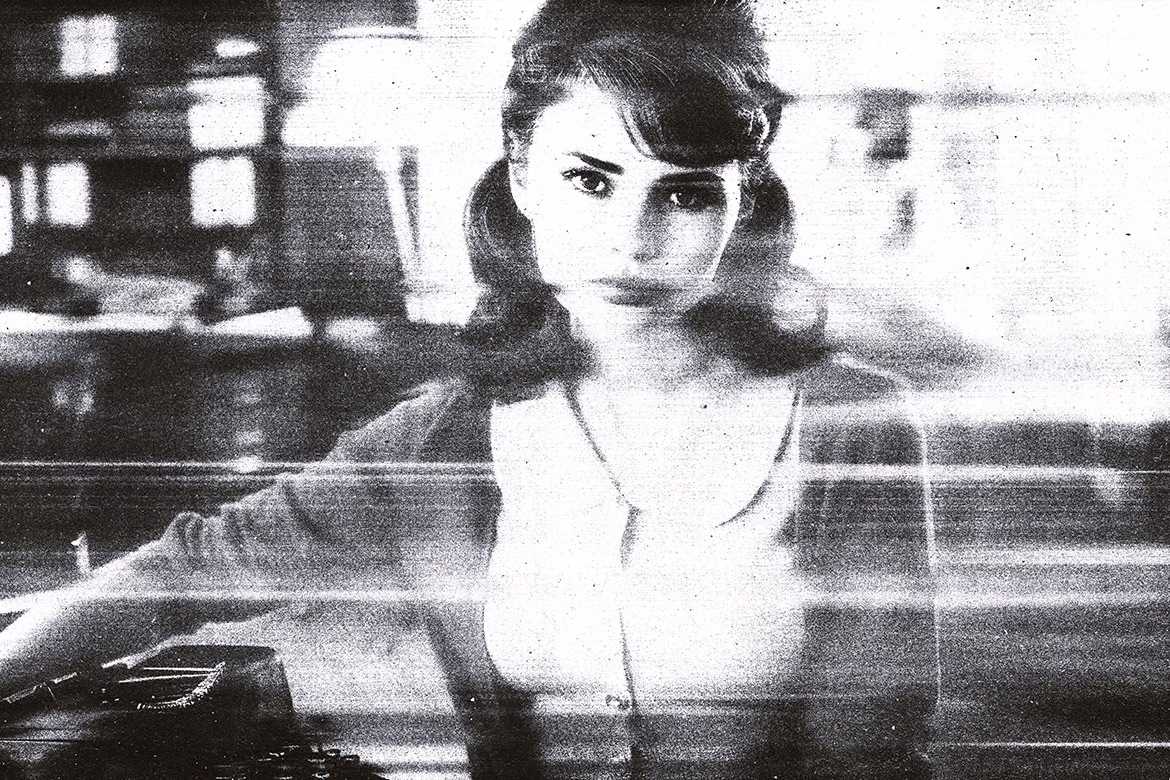 20 Retro Reimagined Photoshop Templates Pack - Photoboto