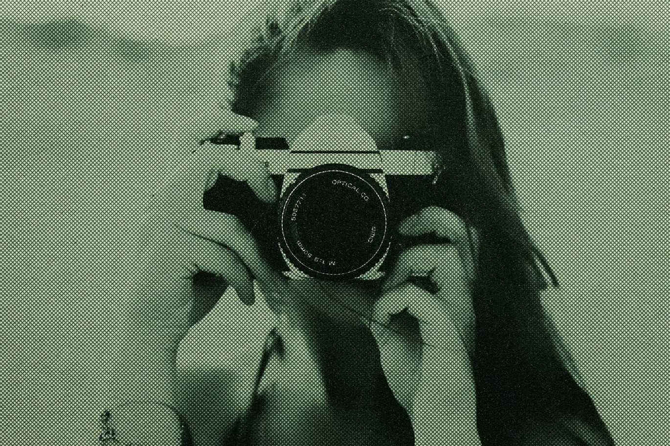24 Iconic Retro Design Photoshop Templates Bundle - Photoboto
