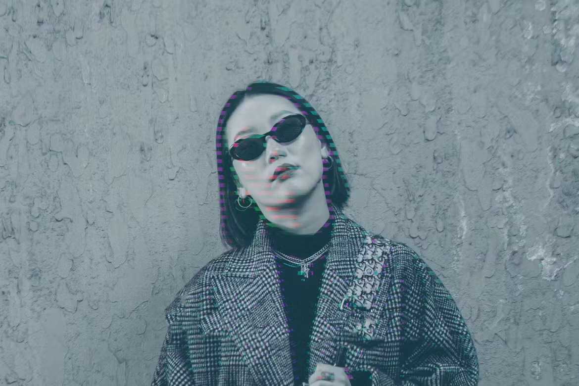 24 Disruptive Glitch Photoshop Effects - Photoboto
